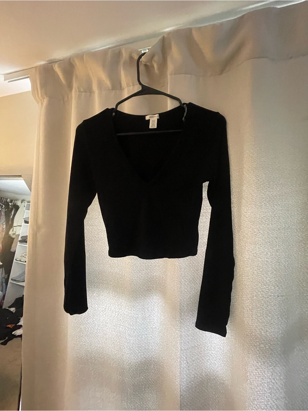 Fashion Nova Black V-Neck Long Sleeve Crop Top